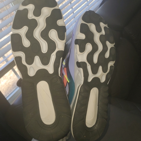 Nike Air Max React 270 Womens Size 10 Brand New, Never Worn - Picture 4 of 6